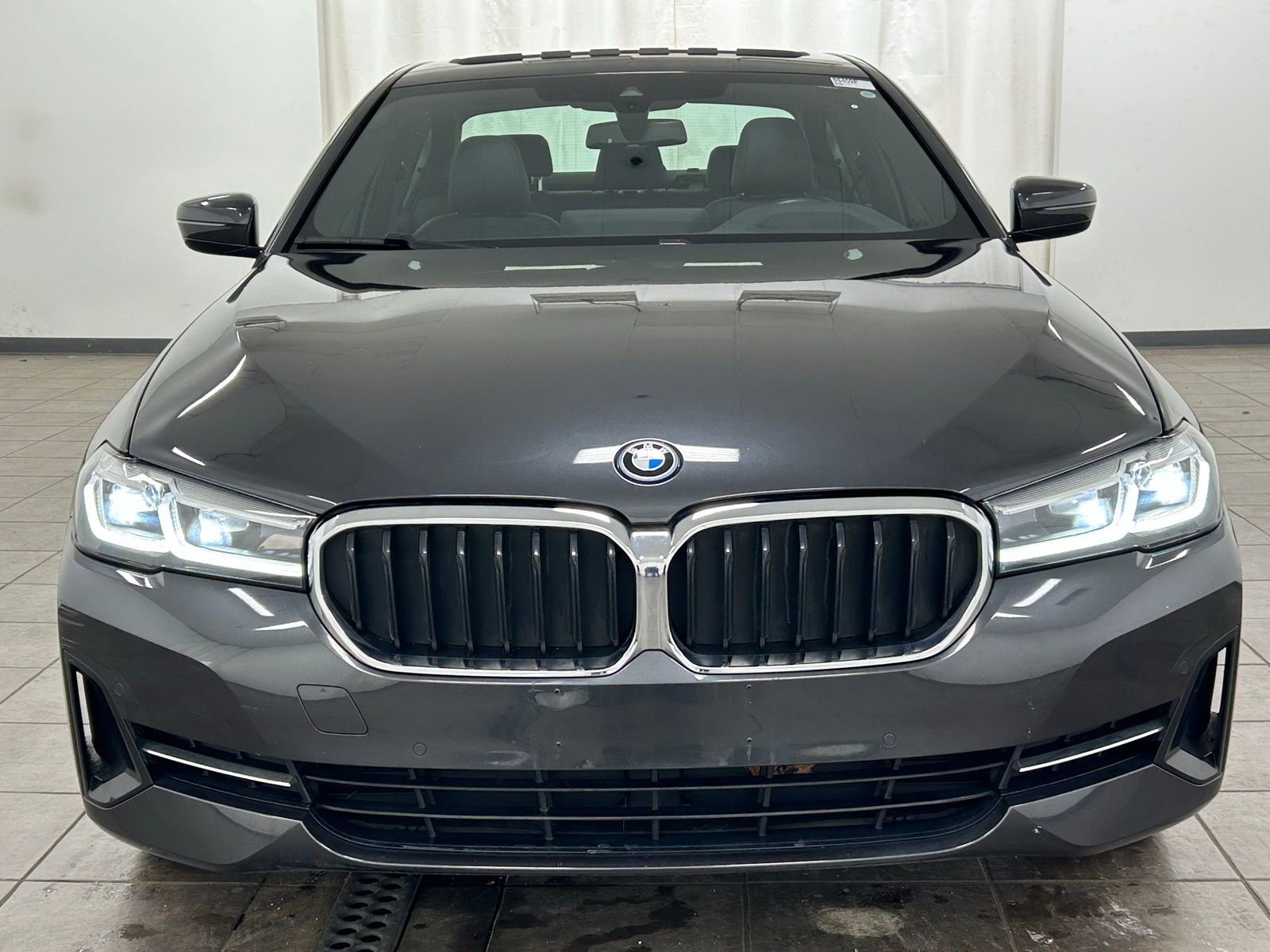 Used 2023 BMW 530e xDrive w/ Executive Package image 8
