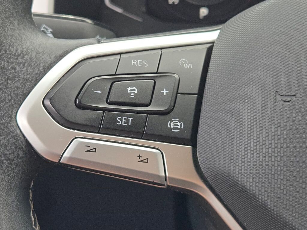 Used 2023 Volkswagen Atlas SE image 36