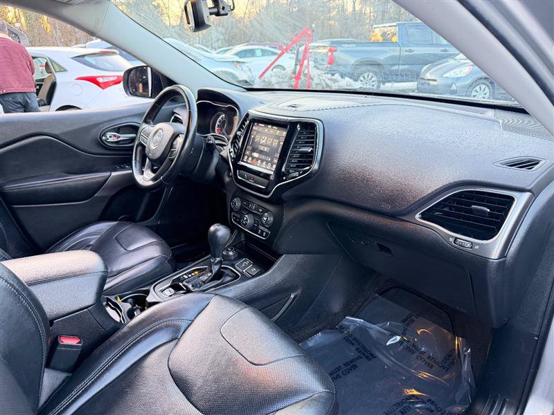 Used 2019 Jeep Cherokee Limited AWD/4WD image 16