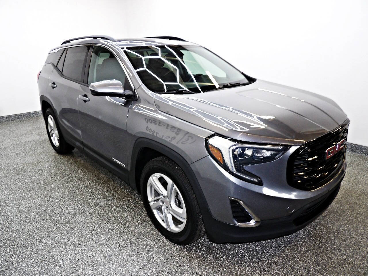 Used 2018 GMC Terrain SLE w/ Driver Convenience Package AWD/4WD image 3