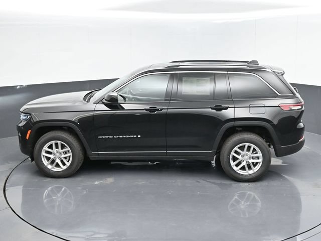 Used 2024 Jeep Grand Cherokee Laredo X AWD/4WD image 34