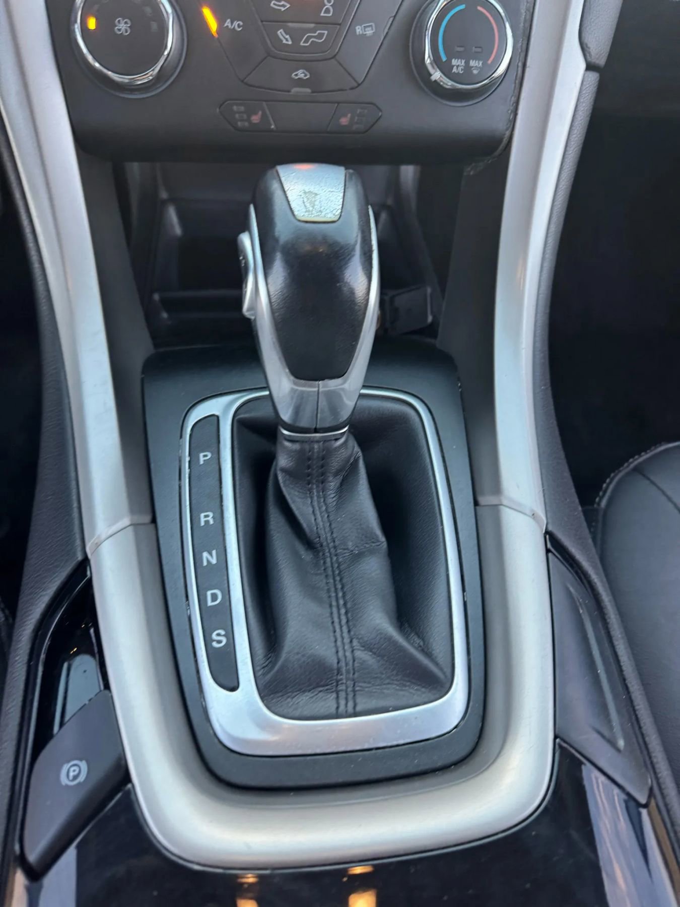 Used 2015 Ford Fusion SE w/ Equipment Group 202A image 18