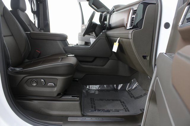 New 2026 GMC Sierra 3500 Denali w/ Denali Reserve Package image 26