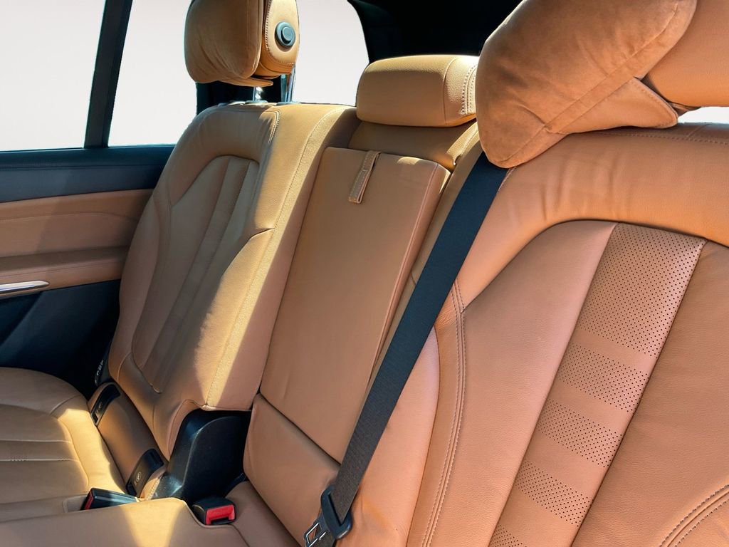 Used 2021 BMW X7 xDrive40i w/ M Sport Package image 31