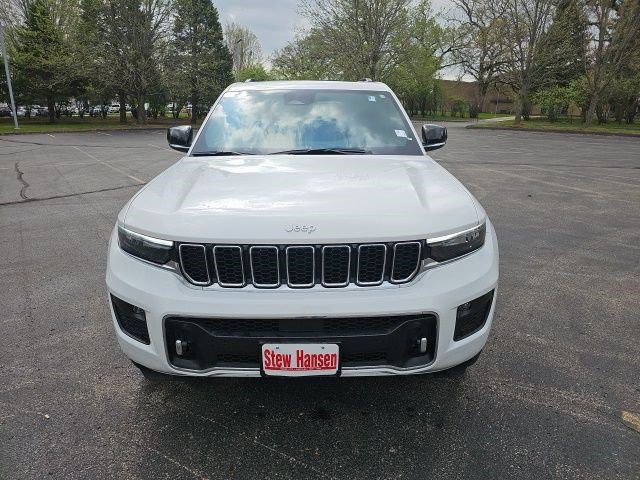 Used 2024 Jeep Grand Cherokee Overland w/ Luxury Tech Group IV AWD/4WD image 9