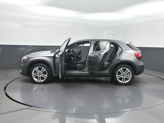 Used 2020 Mercedes-Benz GLA 250 4MATIC w/ Premium Package image 41