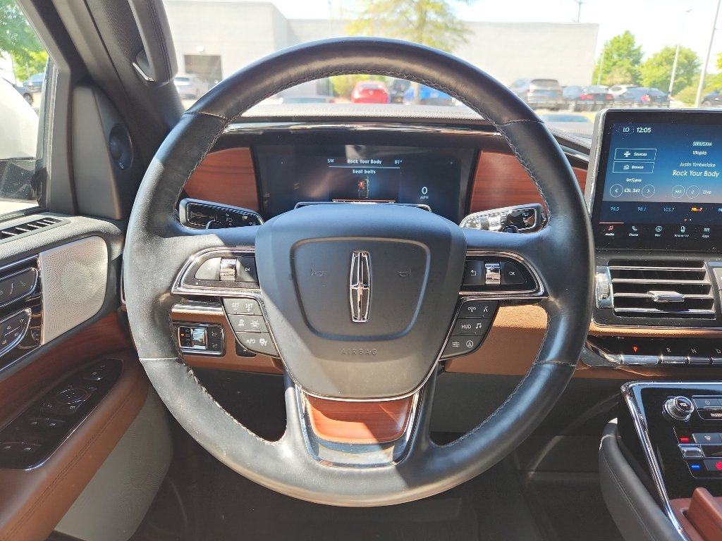 Used 2022 Lincoln Navigator Reserve image 13