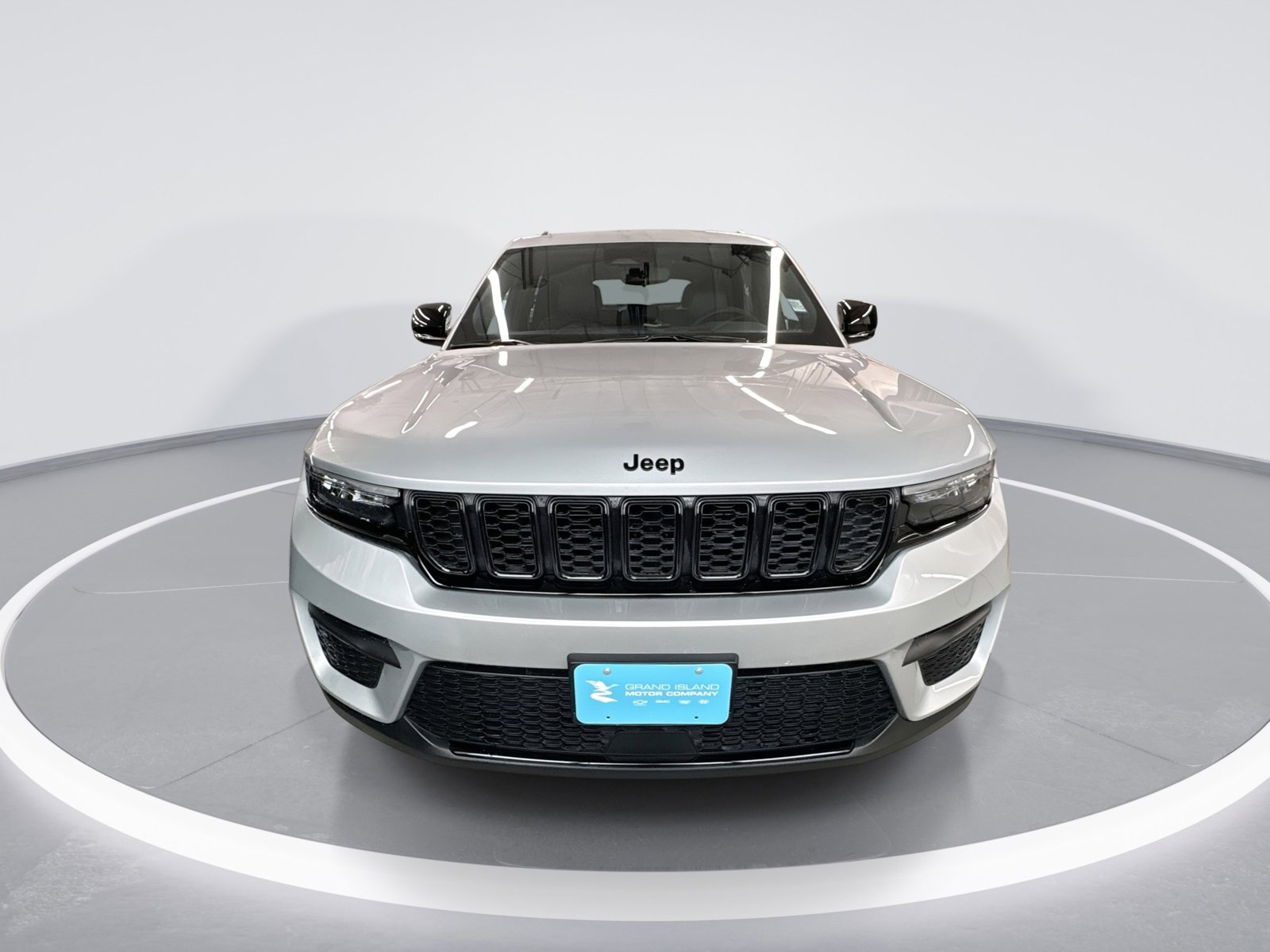 Used 2024 Jeep Grand Cherokee Altitude image 3