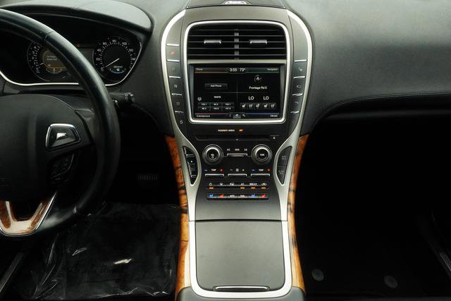 Used 2016 Lincoln MKX Reserve w/ Technology Package FWD image 16
