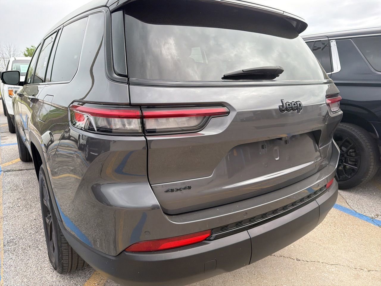 Used 2024 Jeep Grand Cherokee L Laredo AWD/4WD image 7