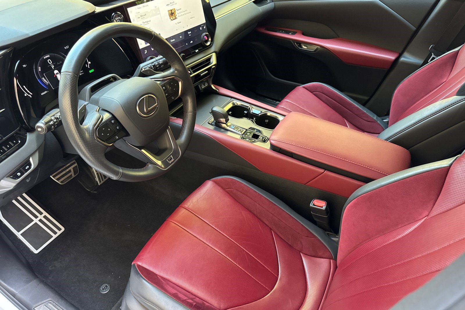 Used 2023 Lexus RX 500h F Sport w/ Cold Area Package AWD/4WD image 4
