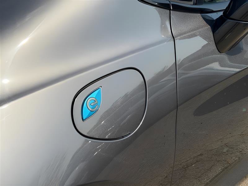 Used 2021 Chrysler Pacifica Touring w/ Uconnect Theater Family Group image 15