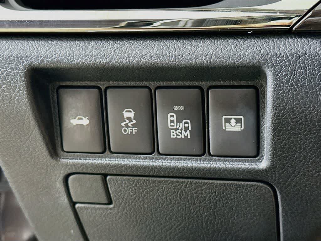 Used 2013 Toyota Avalon Limited FWD image 27