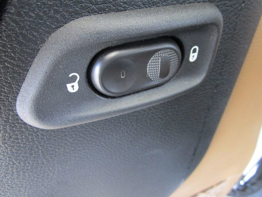 Used 2017 Jeep Wrangler Unlimited Sahara w/ Connectivity Group image 24