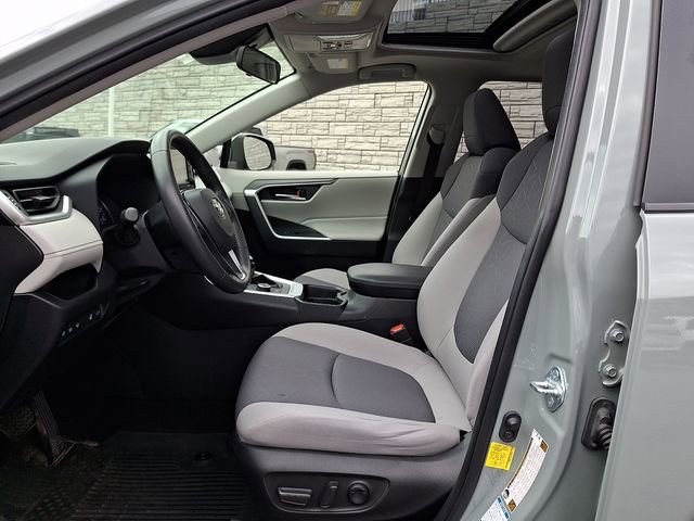 Used 2020 Toyota RAV4 XLE w/ Convenience Package image 13