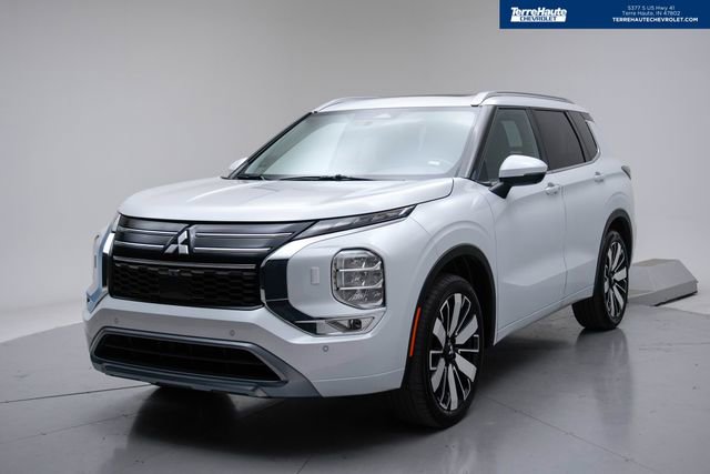 Used 2025 Mitsubishi Outlander SEL image 1