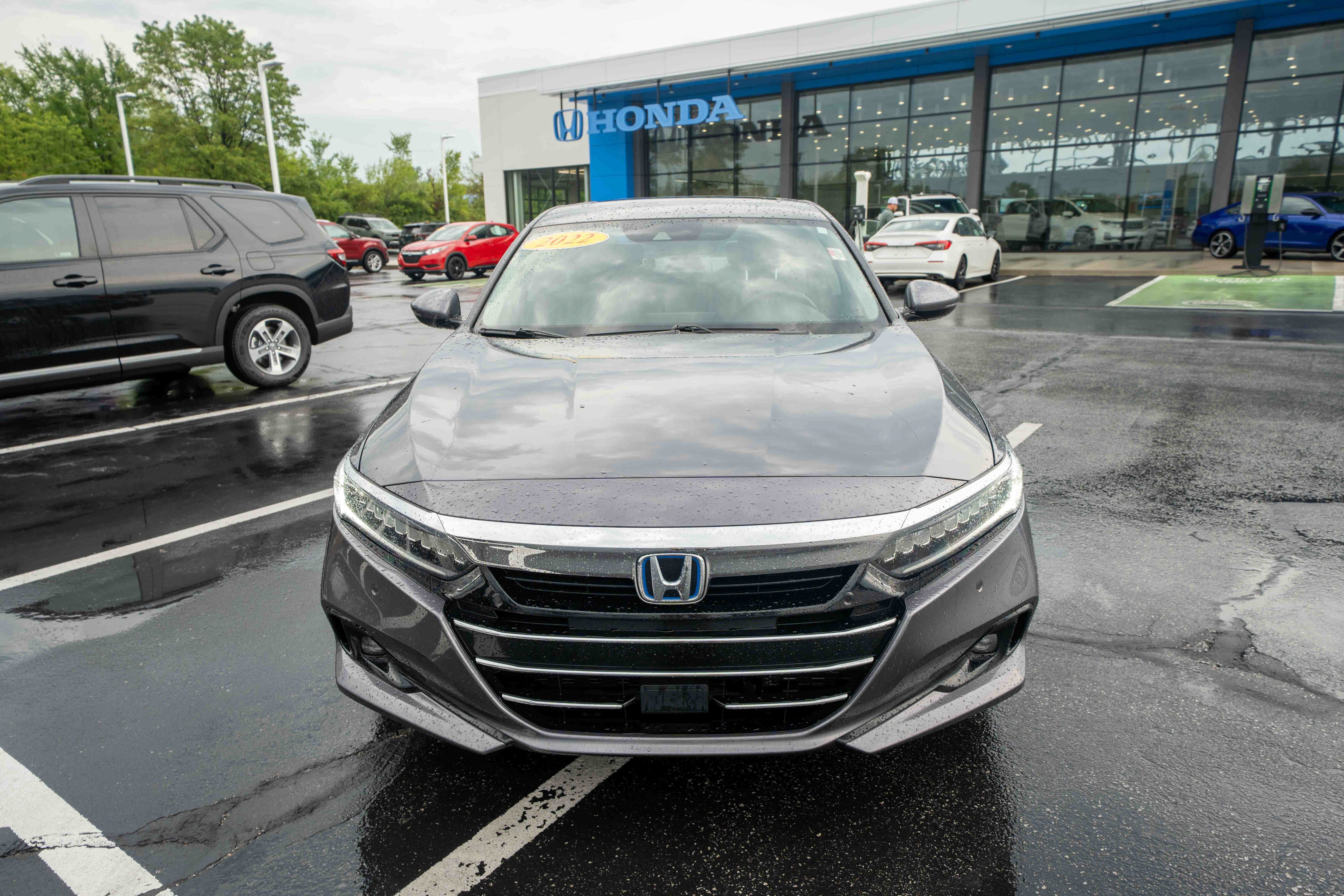 Used 2022 Honda Accord Touring image 2
