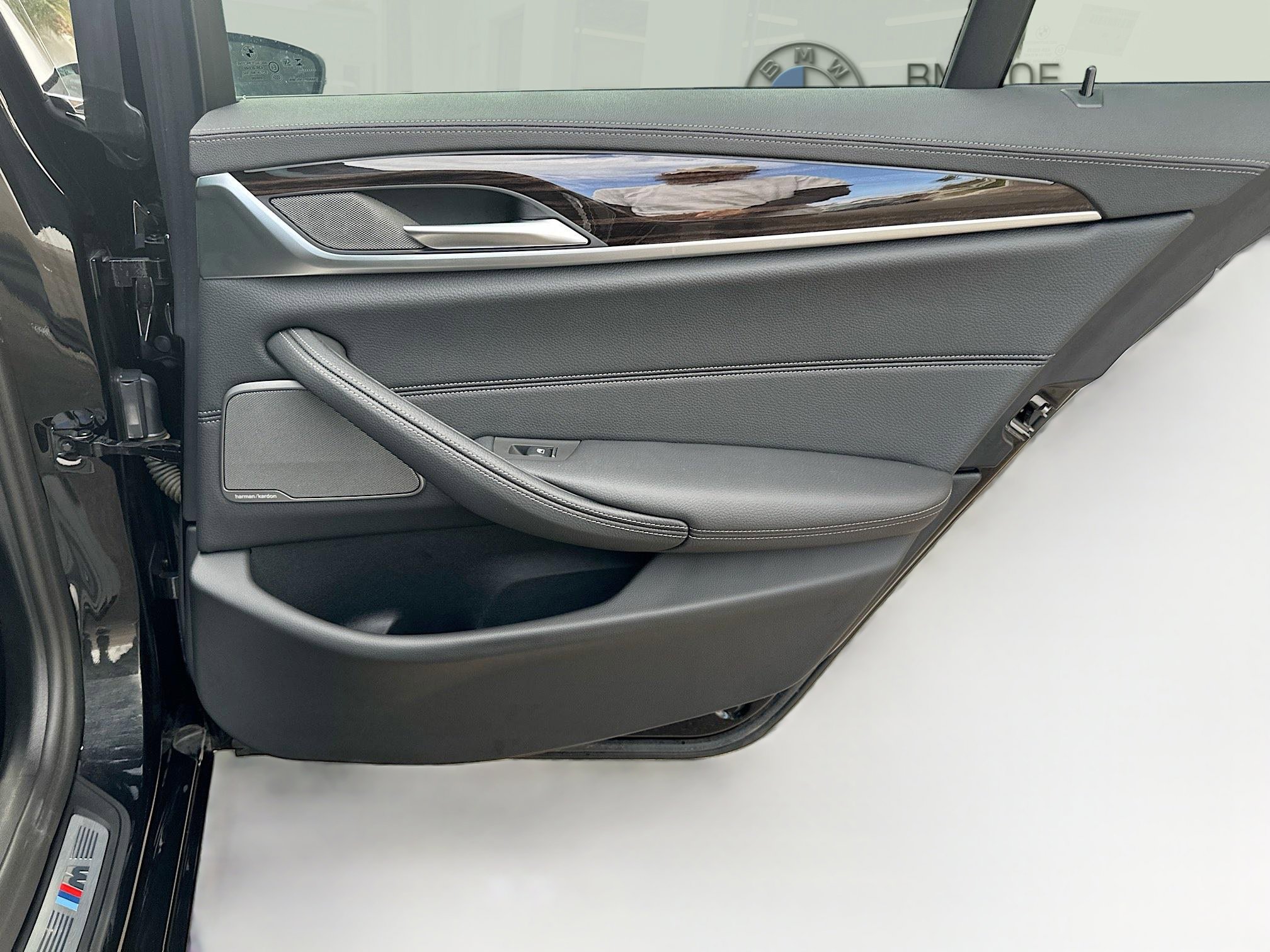 Used 2023 BMW M550i xDrive image 24