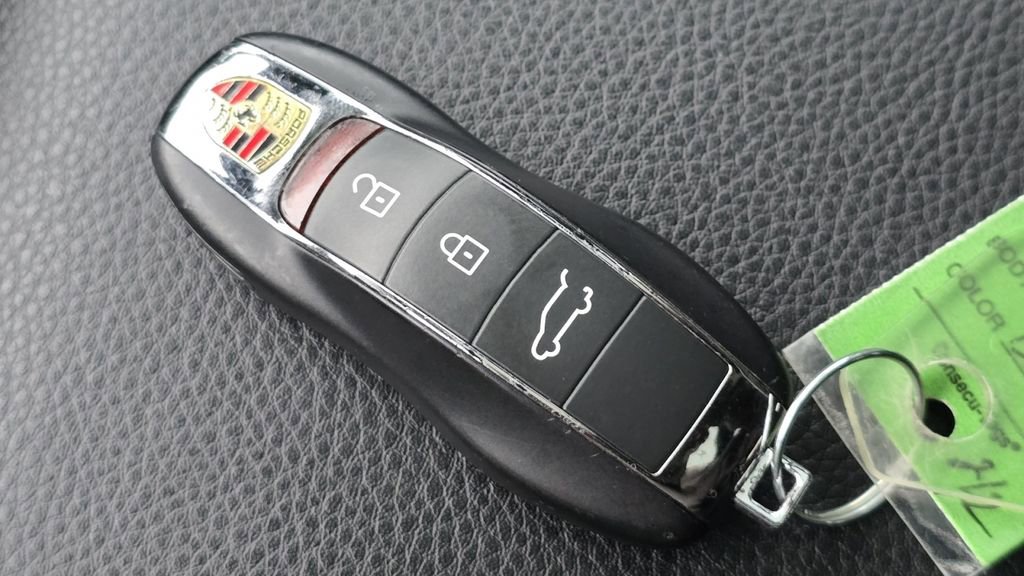 Used 2022 Porsche Macan image 34