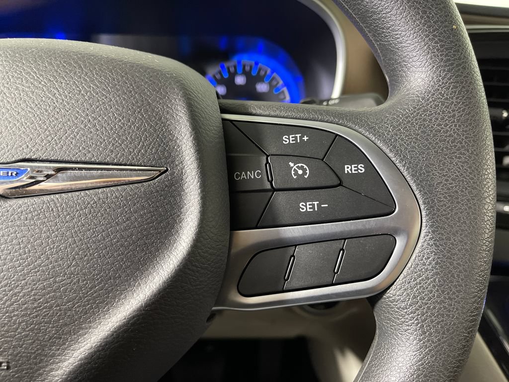 Used 2017 Chrysler Pacifica LX FWD image 29