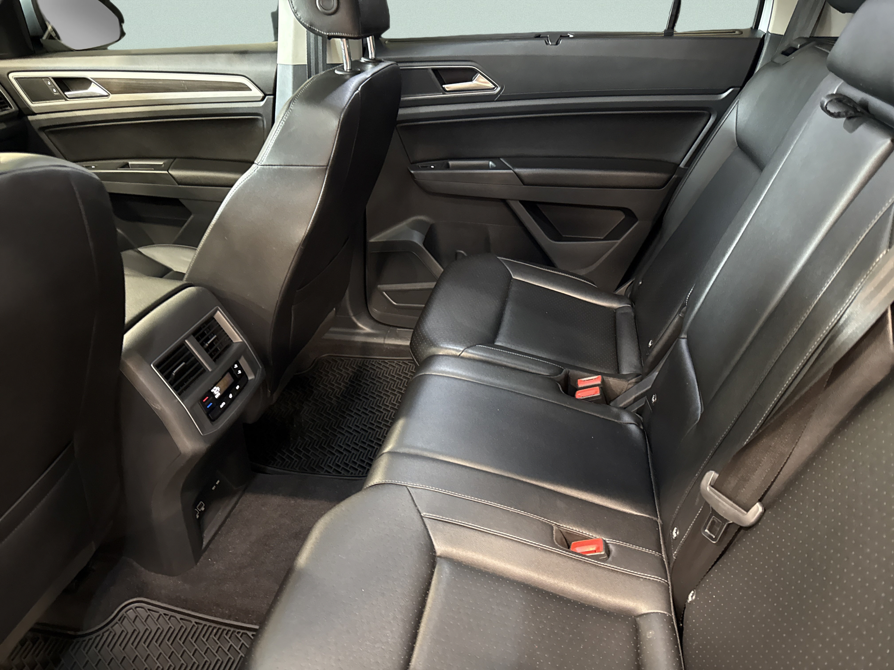 Used 2018 Volkswagen Atlas SEL AWD/4WD image 28