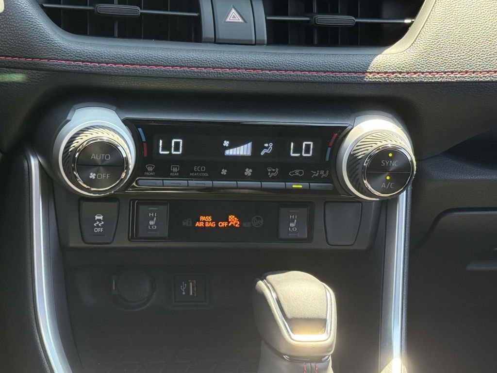 Used 2025 Toyota RAV4 SE image 19