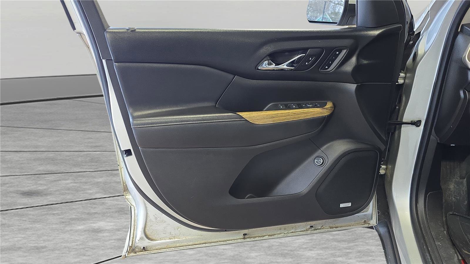 Used 2017 GMC Acadia Denali w/ Technology Package image 28