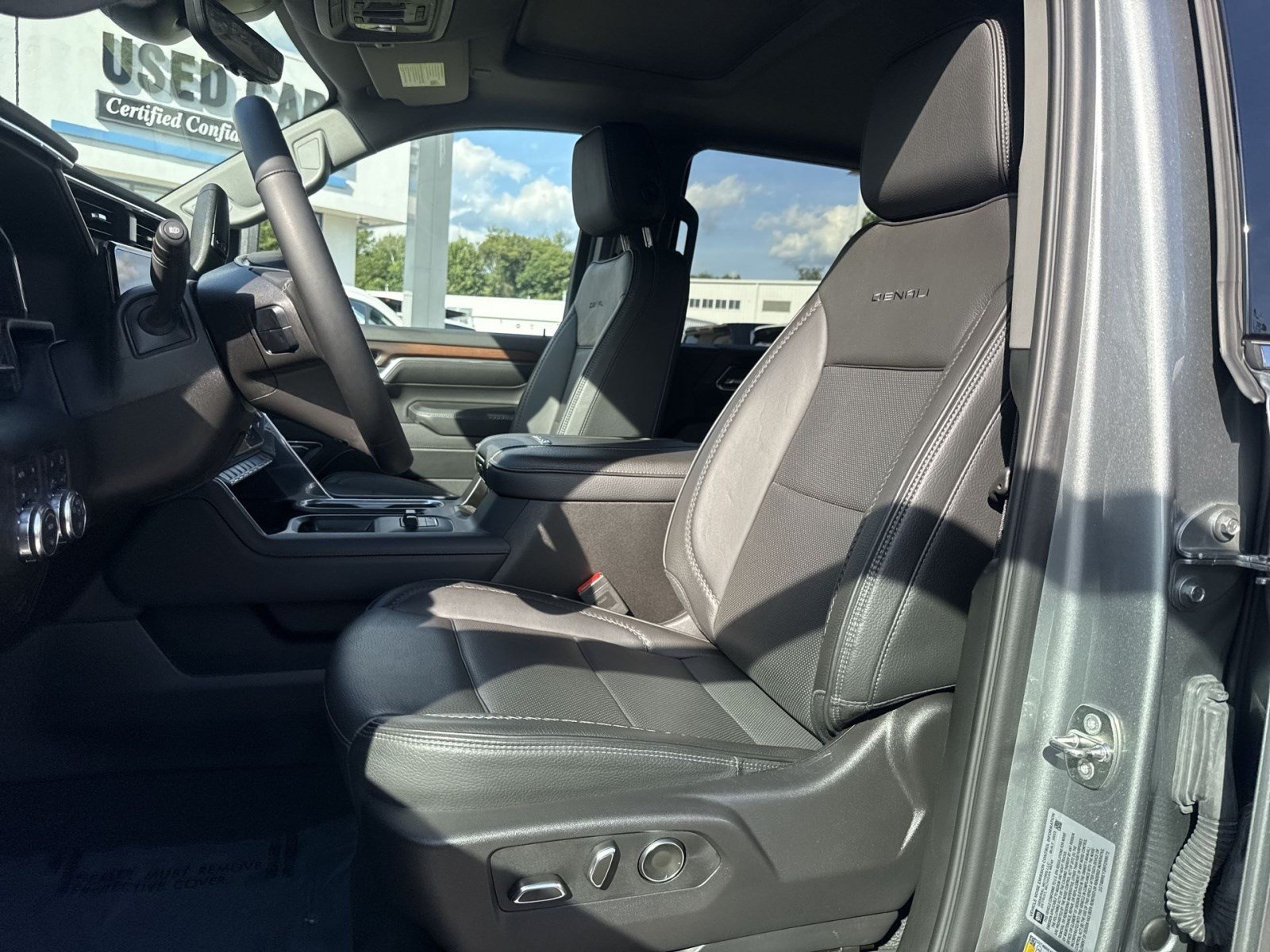 Used 2024 GMC Sierra 2500 Denali w/ Denali Reserve Package AWD/4WD image 12