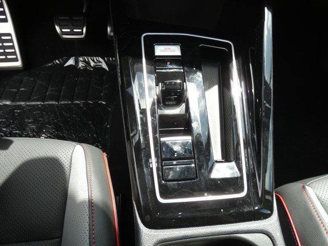 New 2025 Volkswagen GTI SE FWD image 29