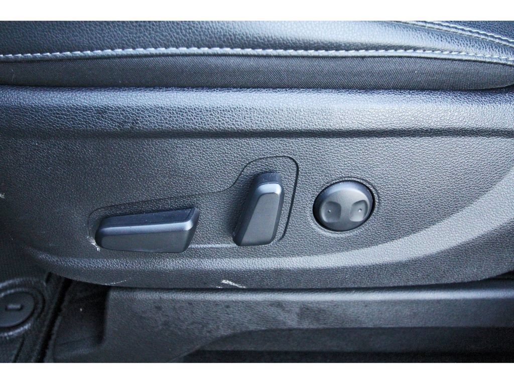 Used 2025 Kia Telluride EX w/ EX Captain's Chair Package FWD image 25