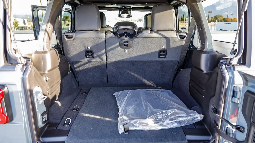New 2026 Jeep Wrangler Unlimited Rubicon AWD/4WD image 31
