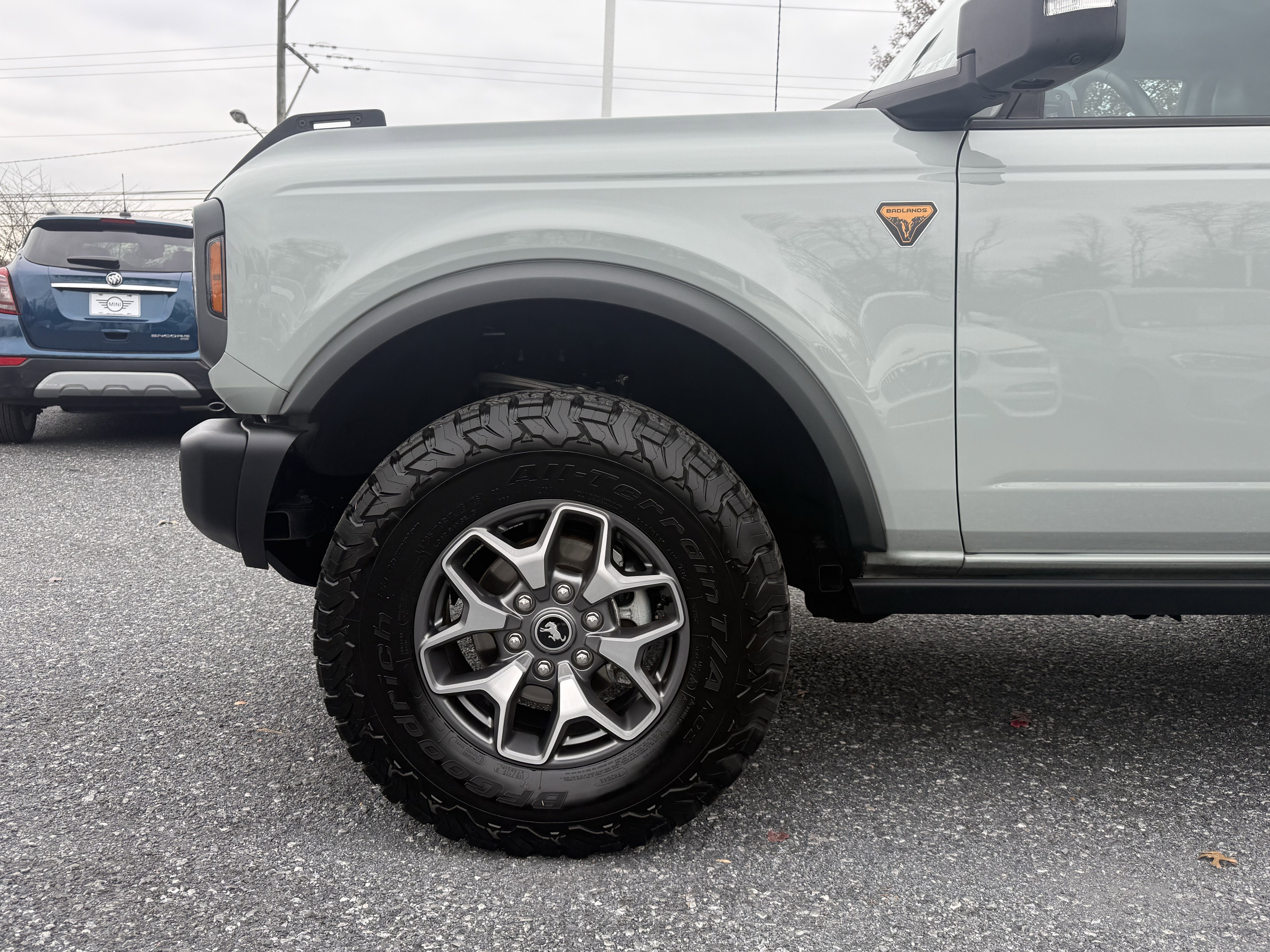 Used 2023 Ford Bronco Badlands image 7