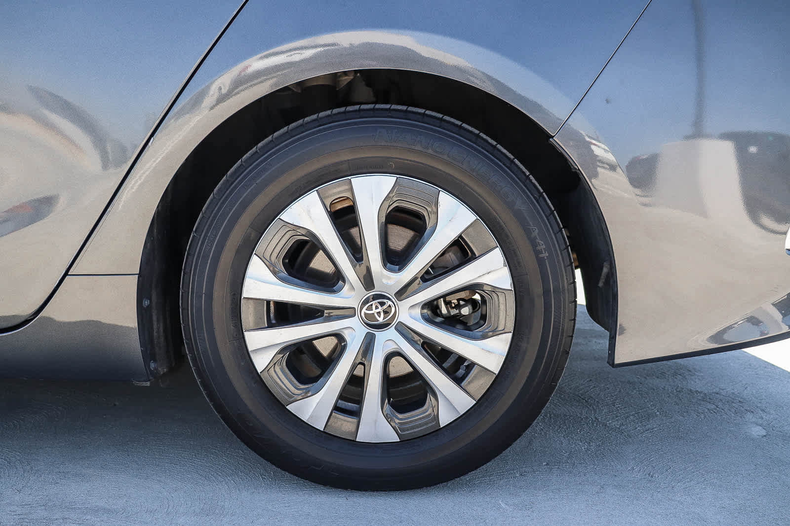 Used 2022 Toyota Prius Prime XLE image 10