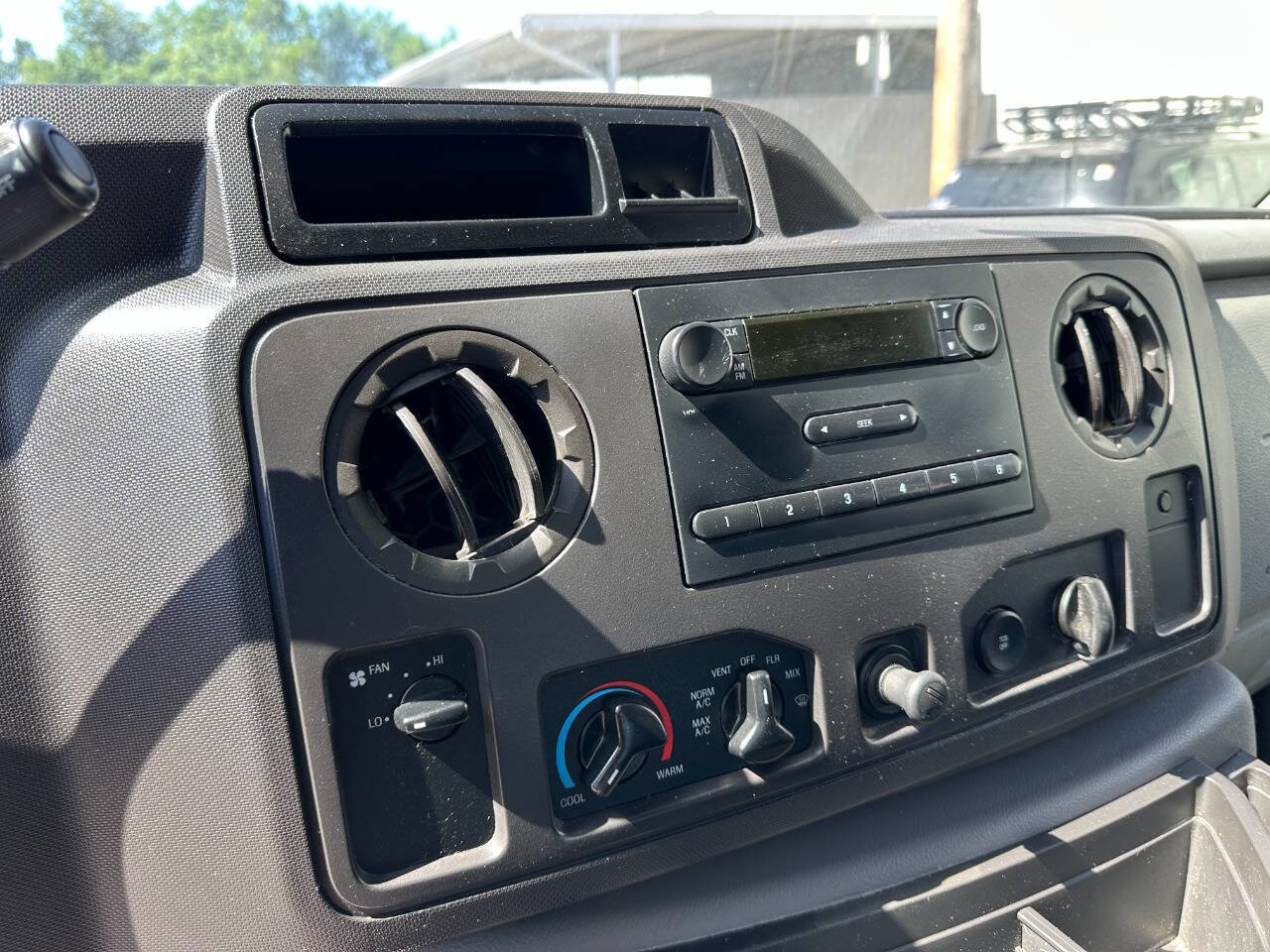 Used 2011 Ford E-150 and Econoline 150 image 6