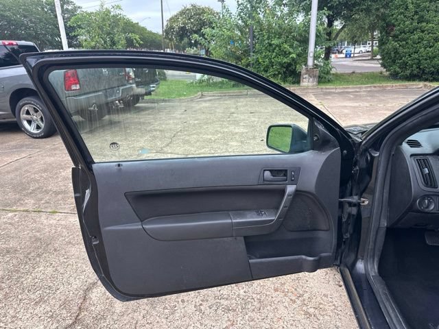 Used 2009 Ford Focus SE FWD image 15