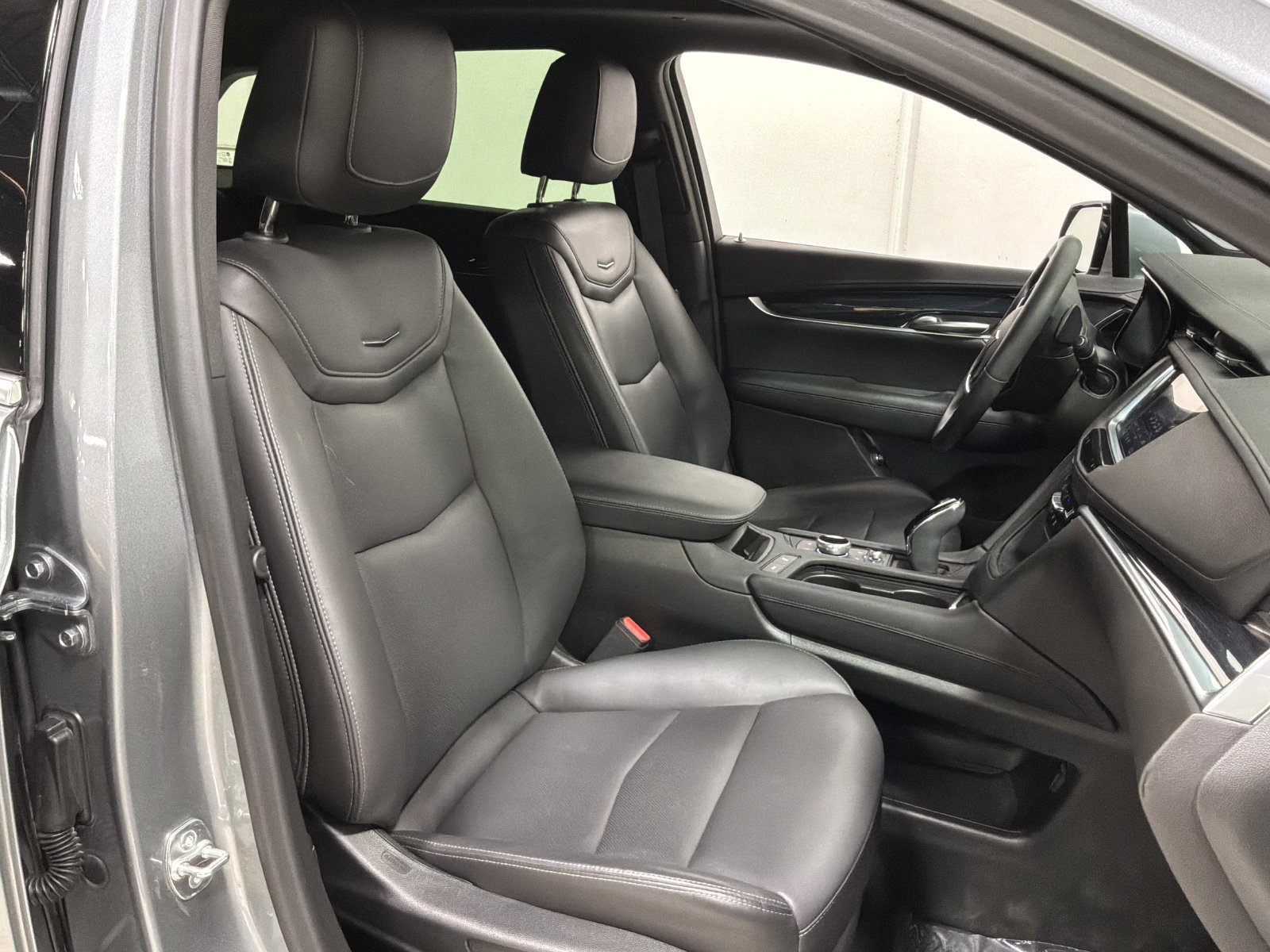 Used 2024 Cadillac XT5 Premium Luxury w/ Technology Package AWD/4WD image 9