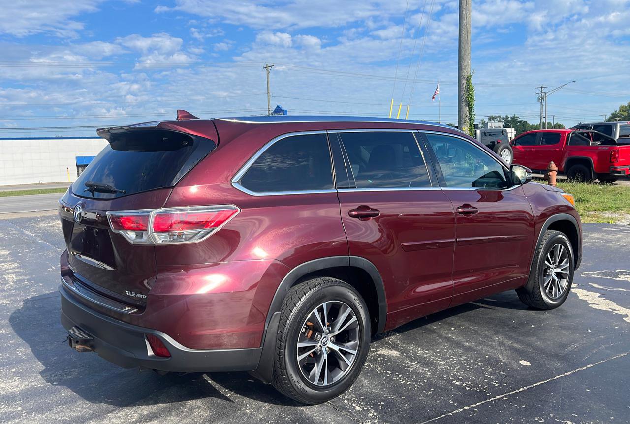 Used 2016 Toyota Highlander XLE AWD/4WD image 3