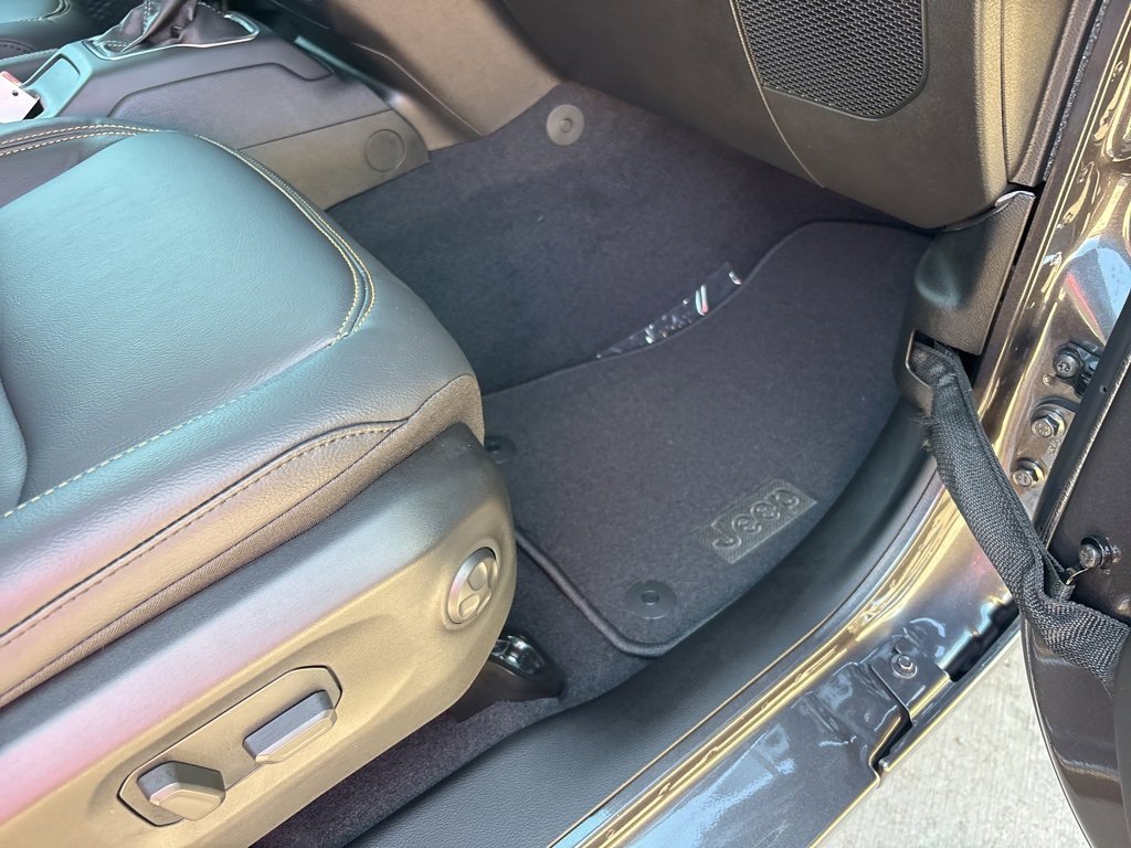 New 2025 Jeep Wrangler Unlimited Sahara image 28