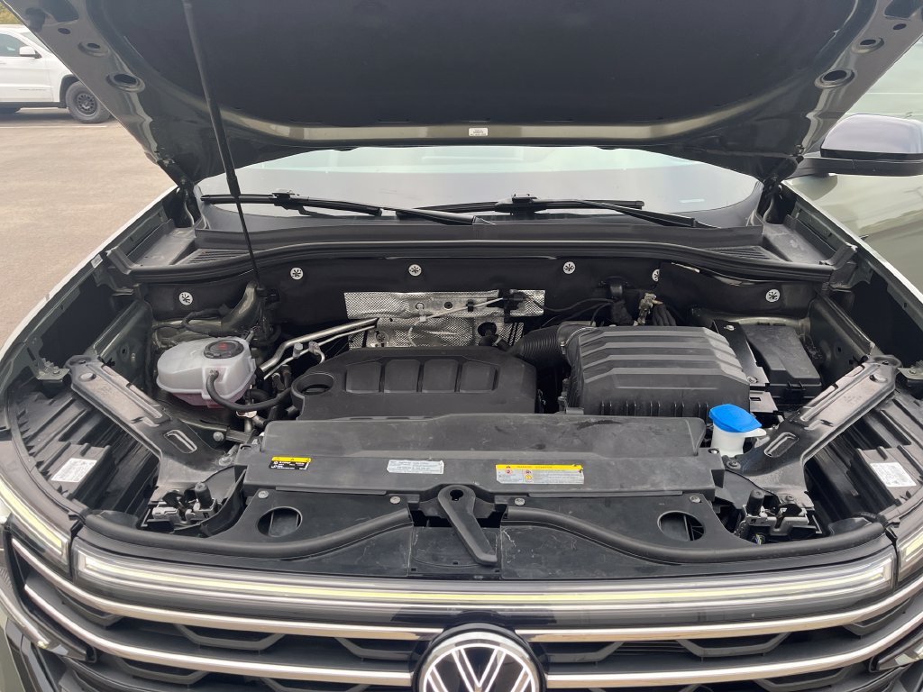 Used 2024 Volkswagen Atlas Peak Edition SE AWD/4WD image 23