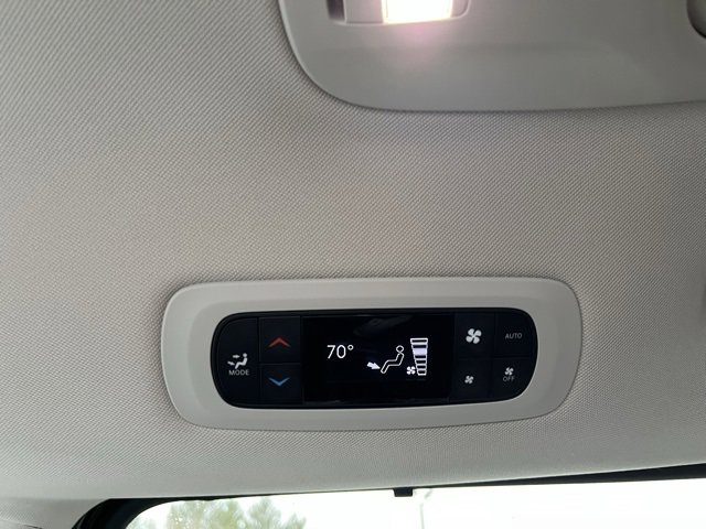 Used 2024 Chrysler Pacifica Touring-L image 74