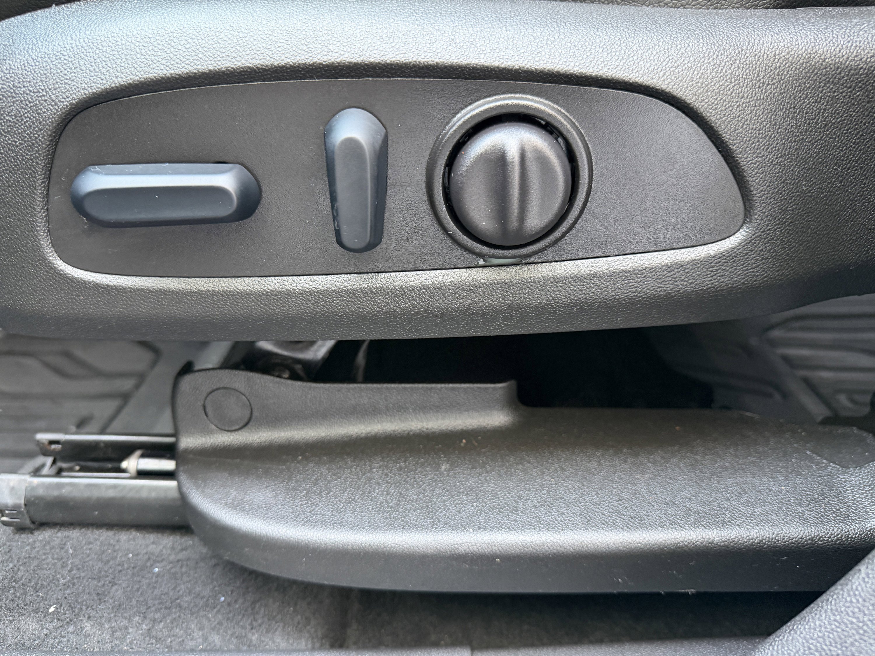 Used 2024 GMC Terrain SLT w/ Infotainment Package II AWD/4WD image 31