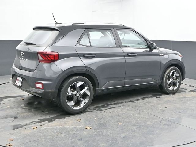 Used 2023 Hyundai Venue Limited image 11