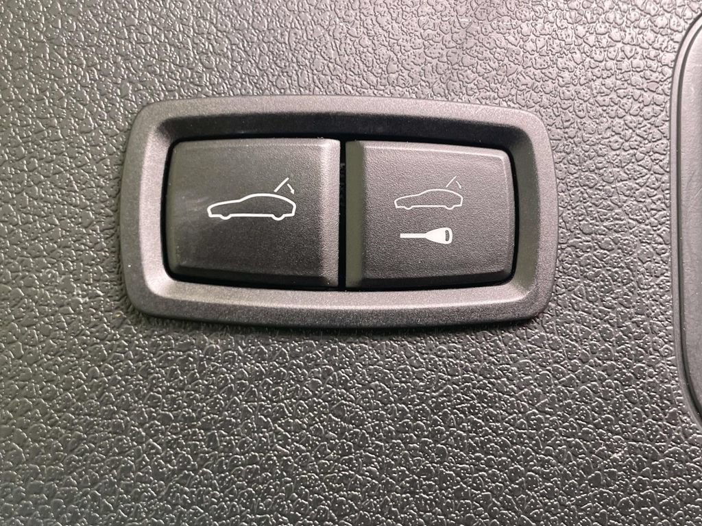Certified 2023 Porsche Macan AWD/4WD image 21