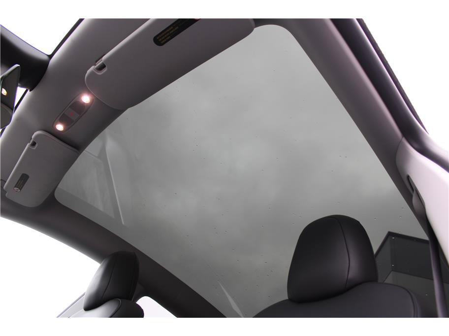 Used 2020 Tesla Model Y Long Range image 29