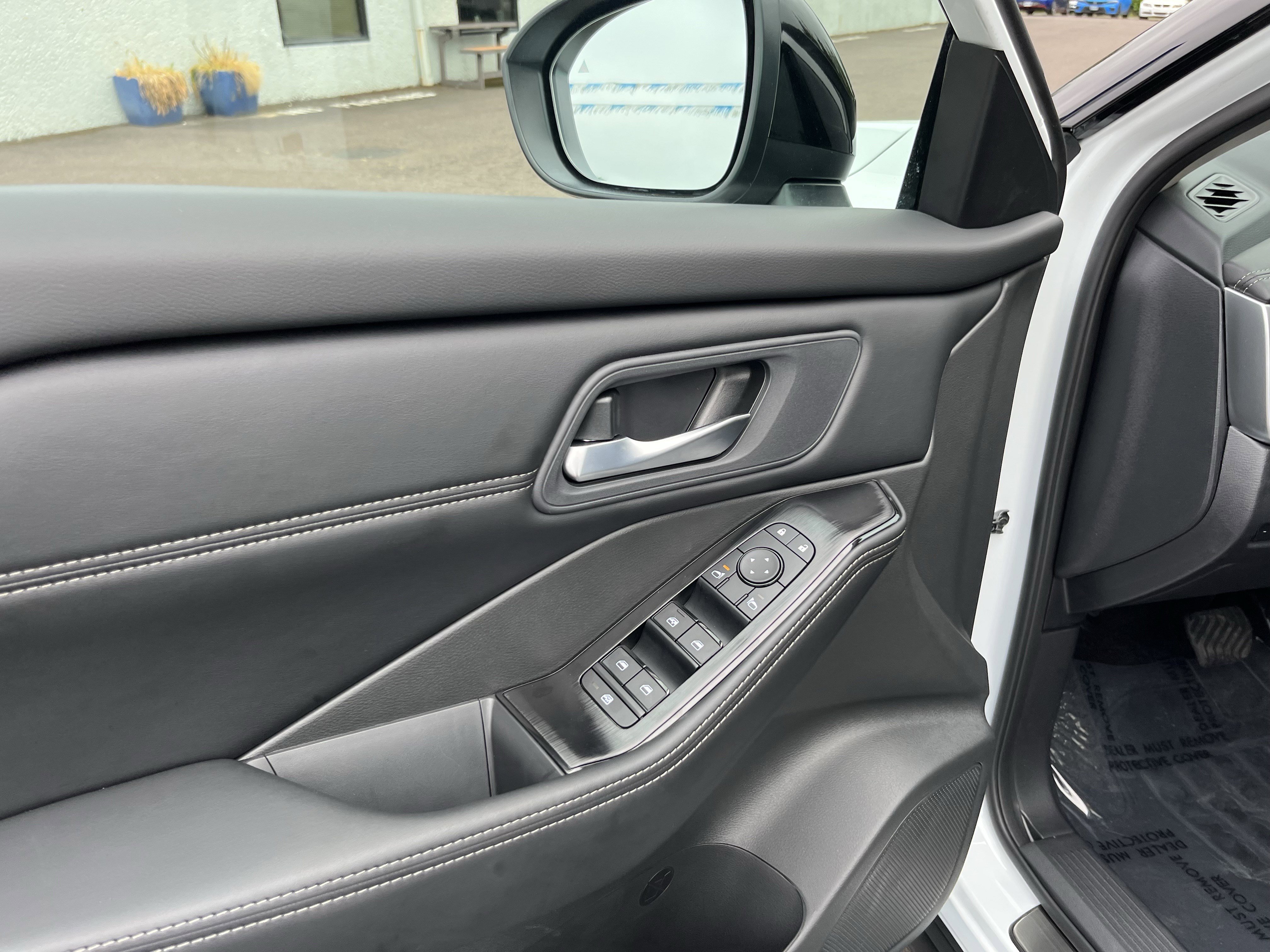 Used 2026 Nissan Rogue SV AWD/4WD image 16