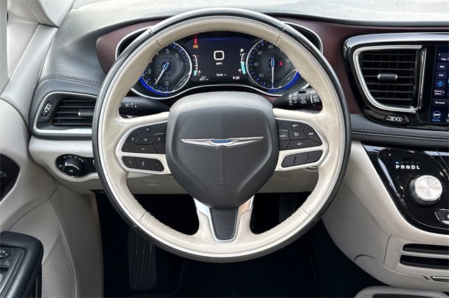 Used 2020 Chrysler Pacifica Limited image 17