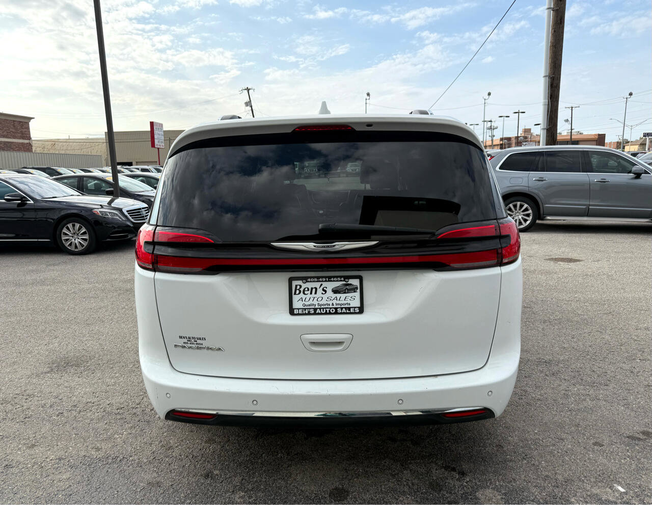 Used 2021 Chrysler Pacifica Touring-L image 7