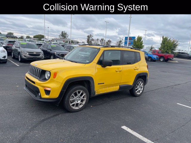 Used 2023 Jeep Renegade Latitude w/ Sun & Fun Group AWD/4WD image 2