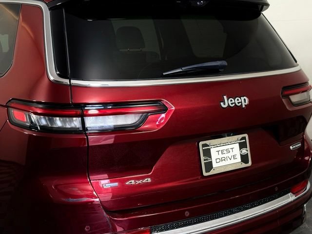 Used 2022 Jeep Grand Cherokee L Overland w/ Luxury Tech Group IV AWD/4WD image 16
