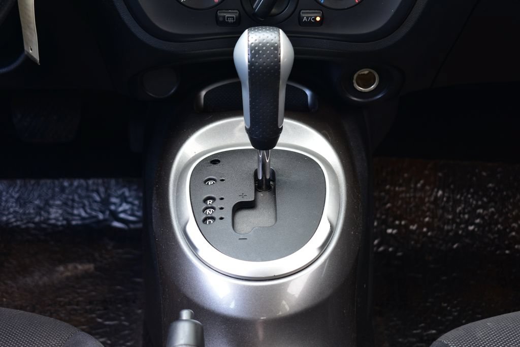 Used 2014 Nissan Juke S FWD image 27